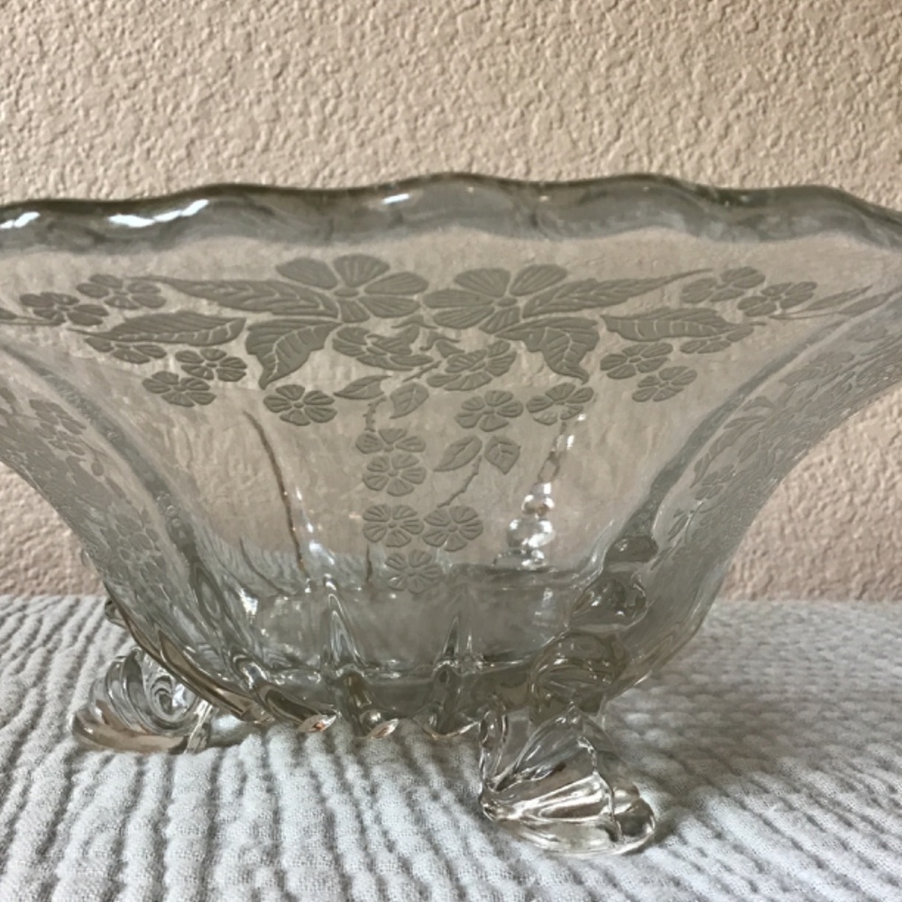 Martinsville Wreath Footed Glass Bowl